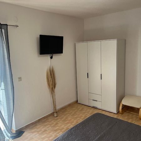 Apartments Marija Малинска Экстерьер фото