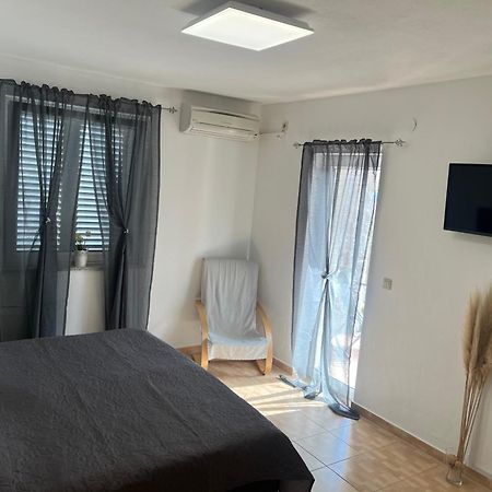 Apartments Marija Малинска Экстерьер фото