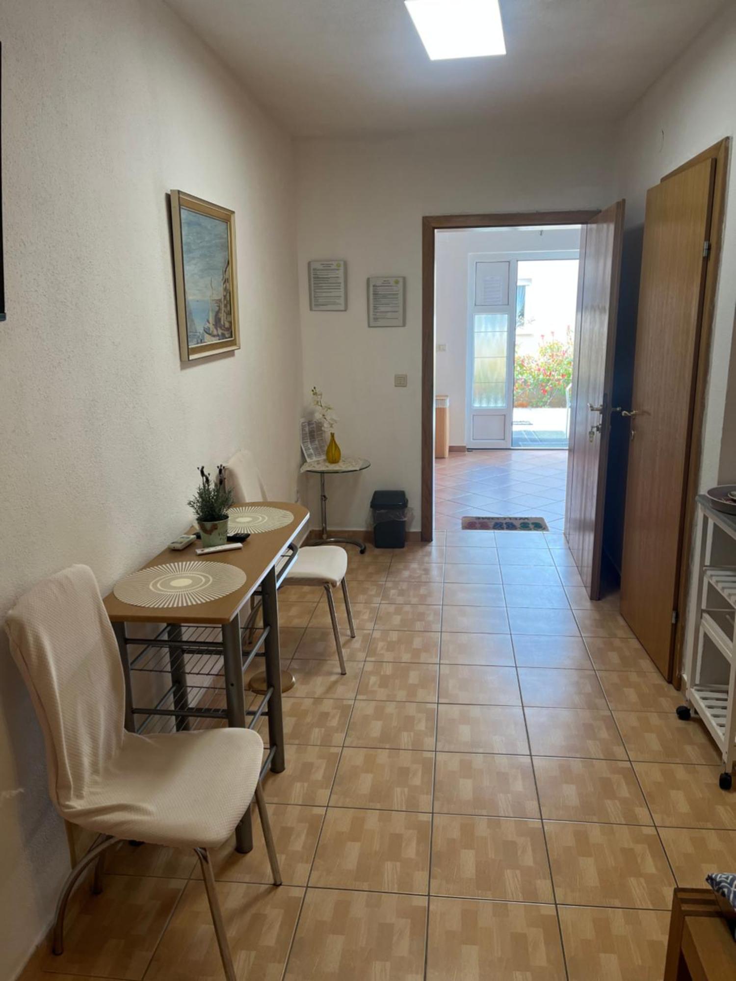 Apartments Marija Малинска Экстерьер фото