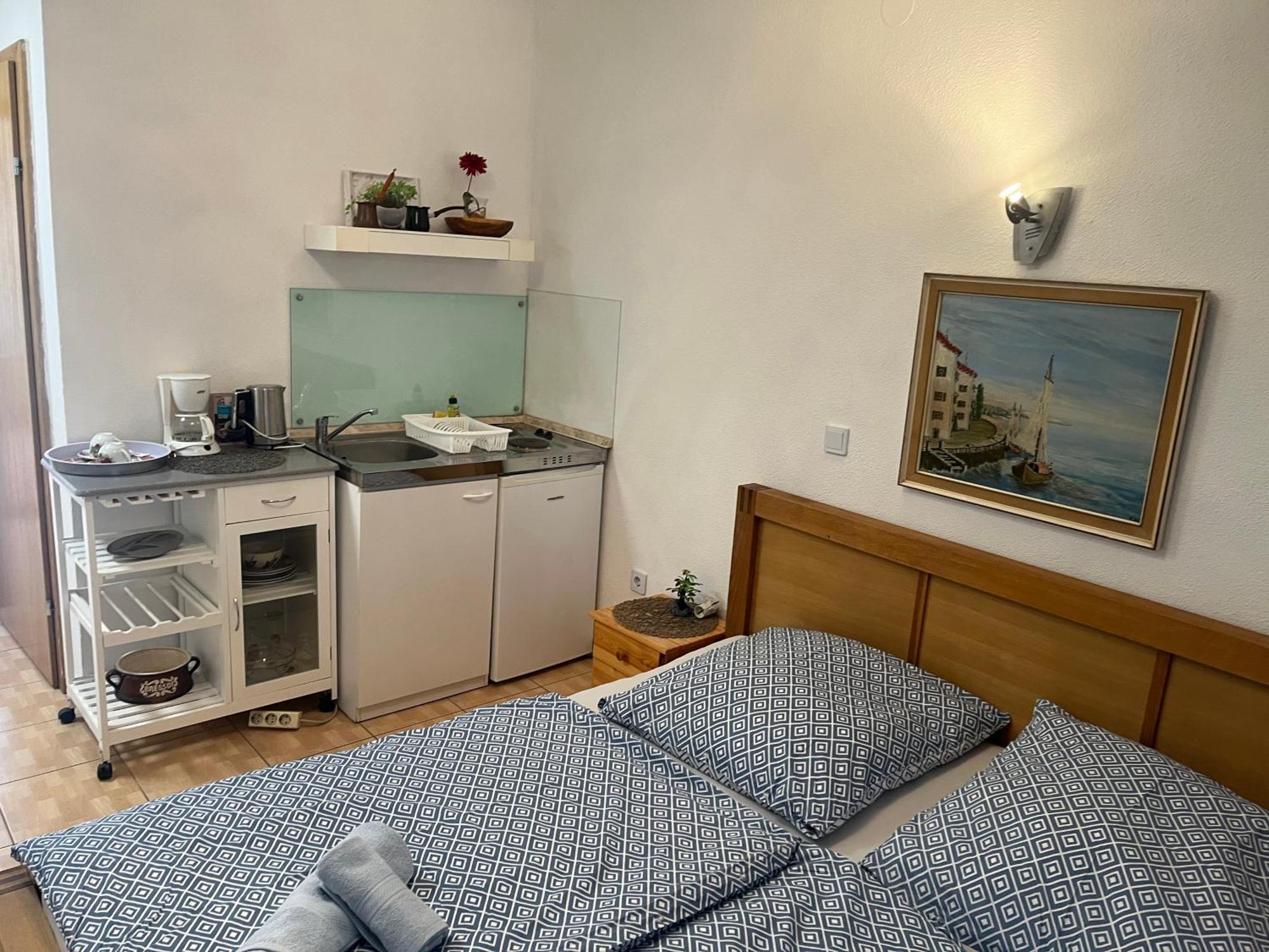 Apartments Marija Малинска Экстерьер фото