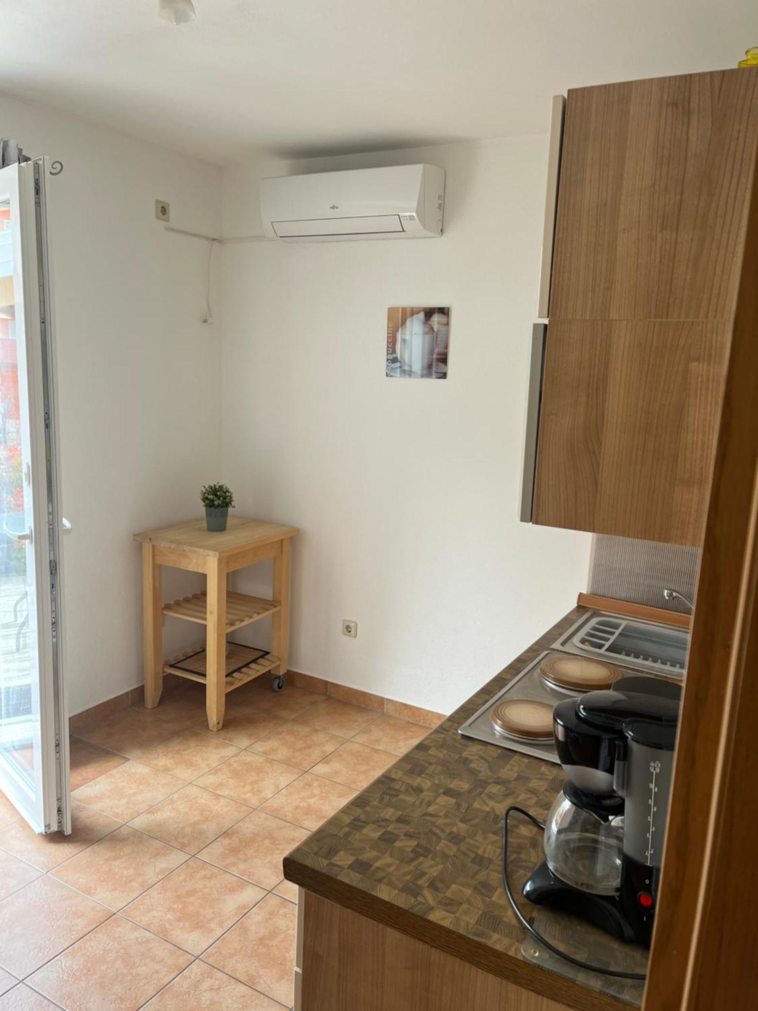 Apartments Marija Малинска Экстерьер фото