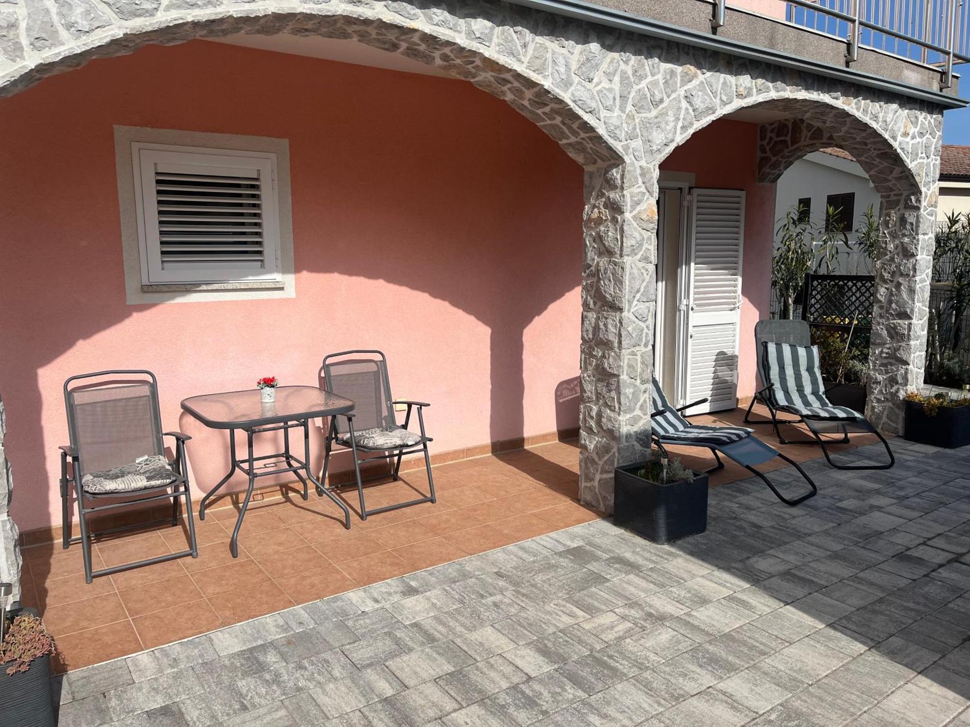 Apartments Marija Малинска Экстерьер фото