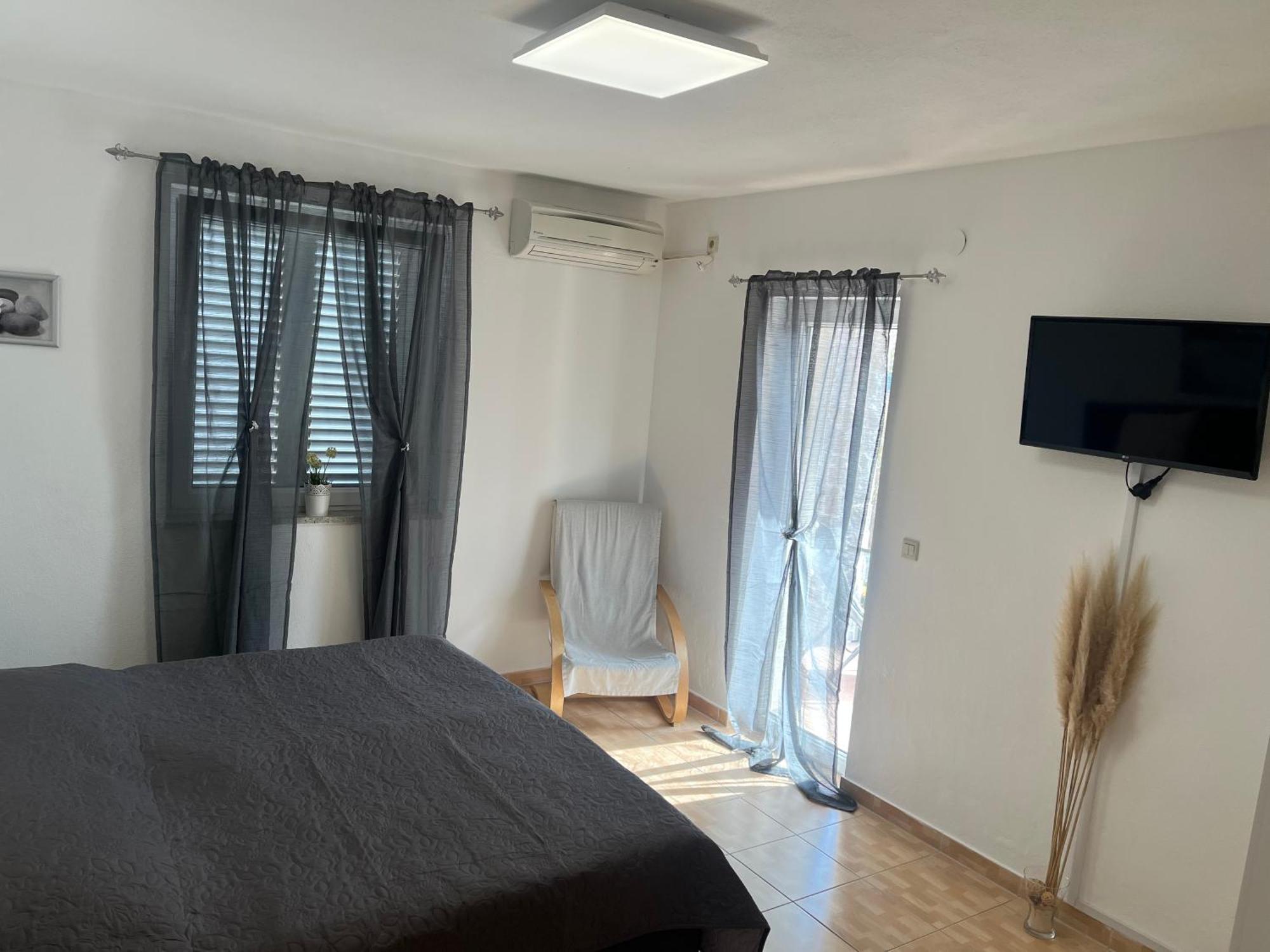 Apartments Marija Малинска Экстерьер фото